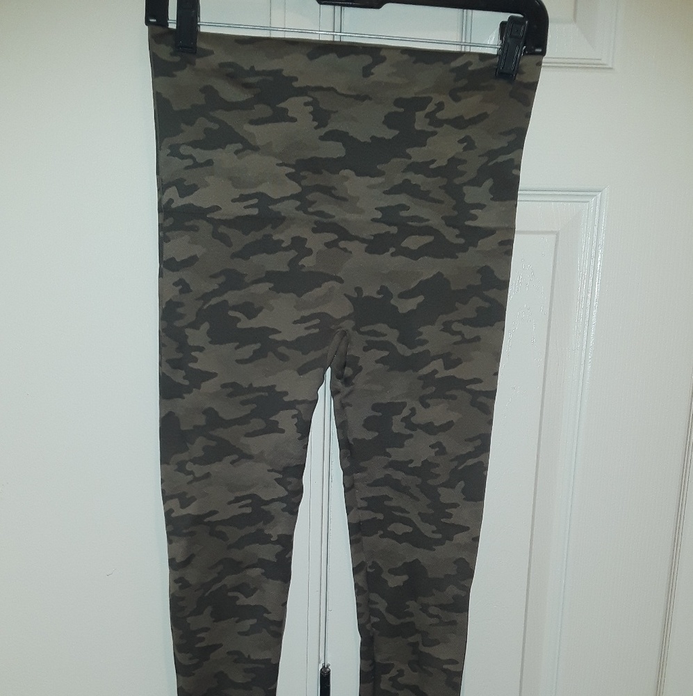 Spanx camouflage print leggings